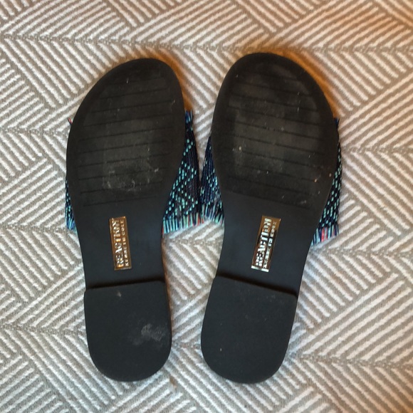 Kenneth Cole Reaction Fringe Sandal Slides - Picture 8 of 9